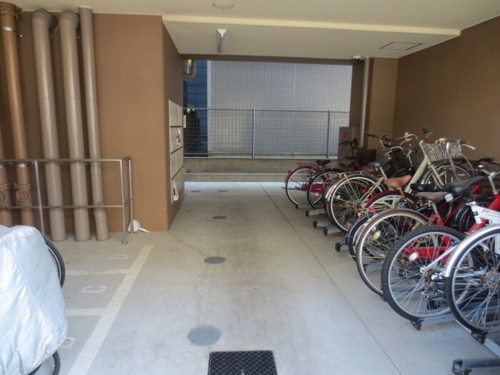 物件外観写真4　(駐輪場)