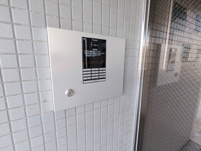 物件外観写真6　(エントランス部分)