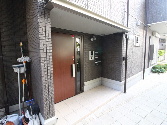 物件外観写真3　(エントランス部分)