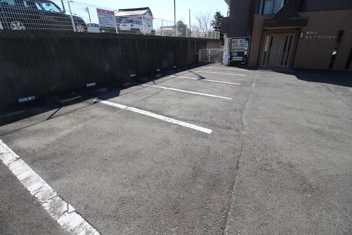 物件外観写真3　(駐車場)