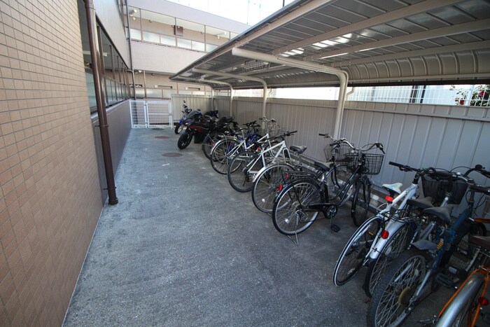 物件外観写真4　(駐輪場)