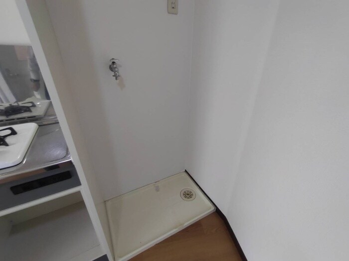 物件内観写真12　(洗濯機置場)