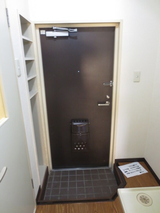 物件内観写真16　(玄関)