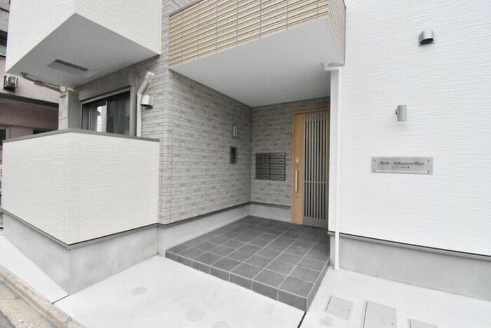 物件外観写真4　(エントランス部分)