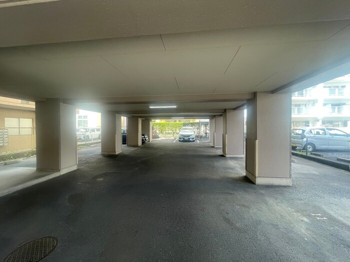 物件外観写真4　(駐車場)