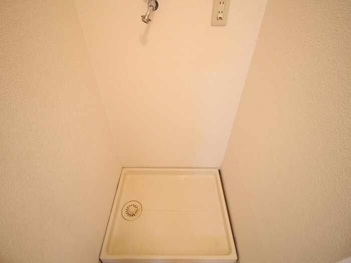 物件内観写真11　(洗濯機置場)