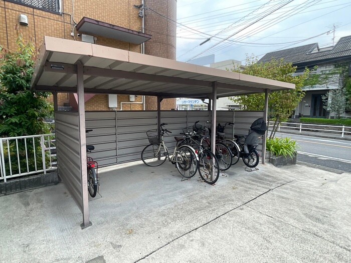 物件外観写真5　(駐輪場)