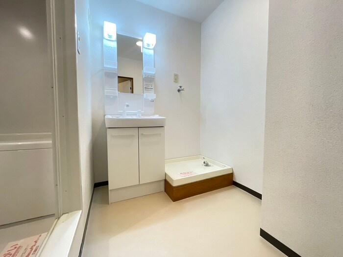 物件内観写真12　(洗濯機置場)