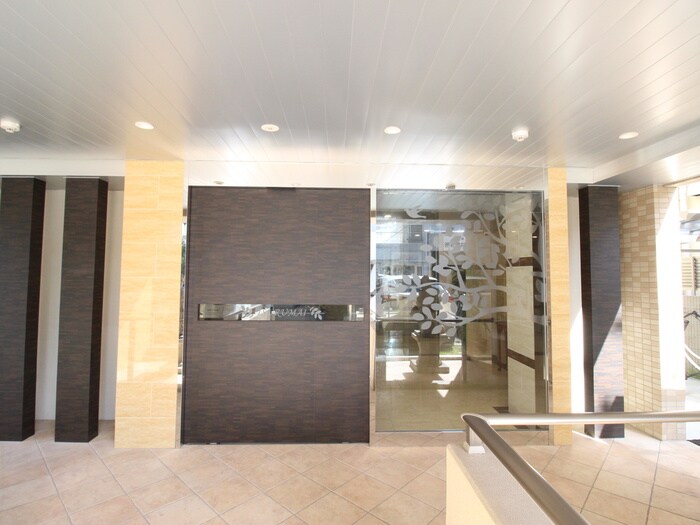 物件外観写真5　(エントランス部分)