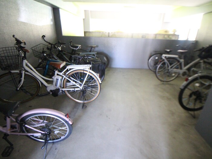 物件外観写真5　(駐輪場)