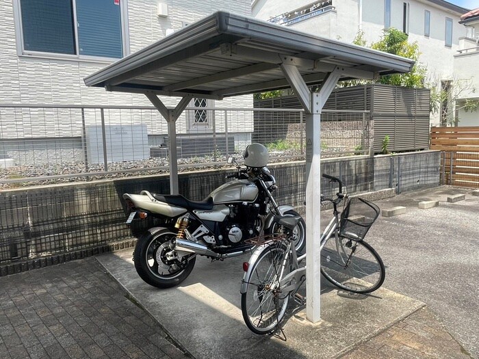 物件外観写真3　(駐輪場)