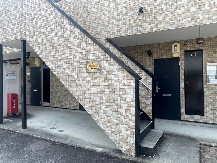 物件外観写真6　(エントランス部分)