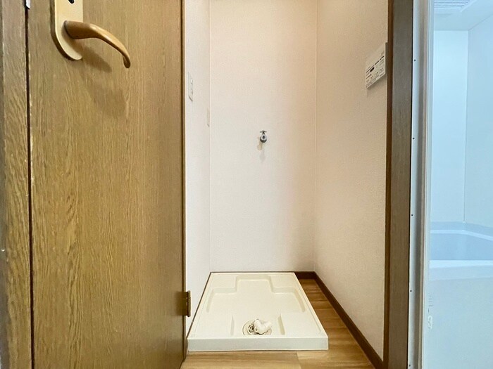 物件内観写真13　(洗濯機置場)