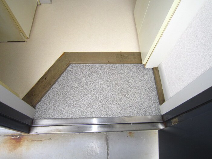 物件内観写真11　(玄関)