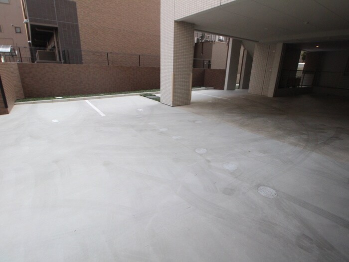 物件外観写真5　(駐車場)