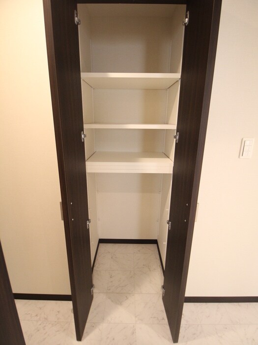 物件内観写真16　(収納)