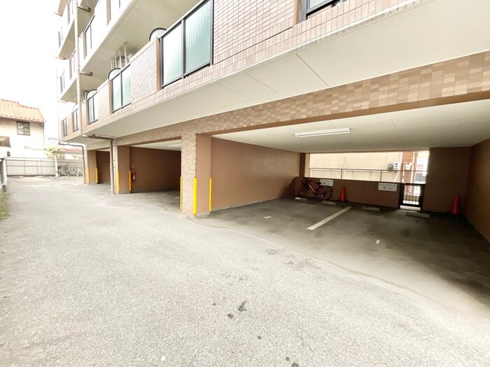 物件外観写真4　(駐車場)