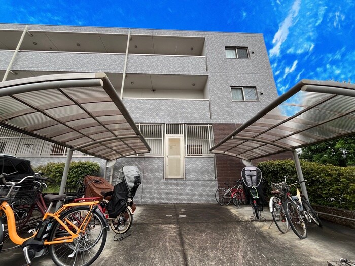 物件外観写真6　(駐輪場)