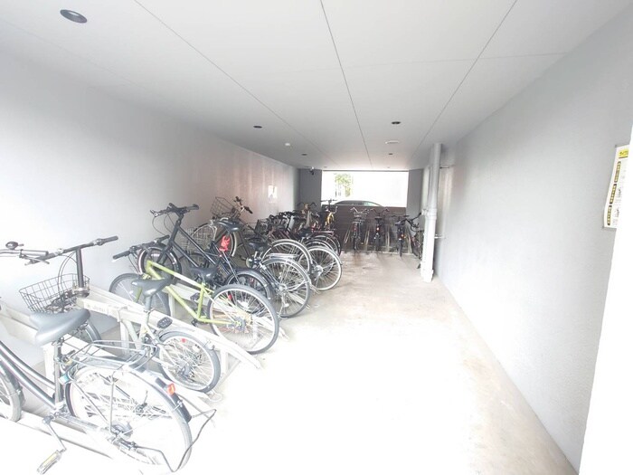 物件外観写真5　(駐輪場)
