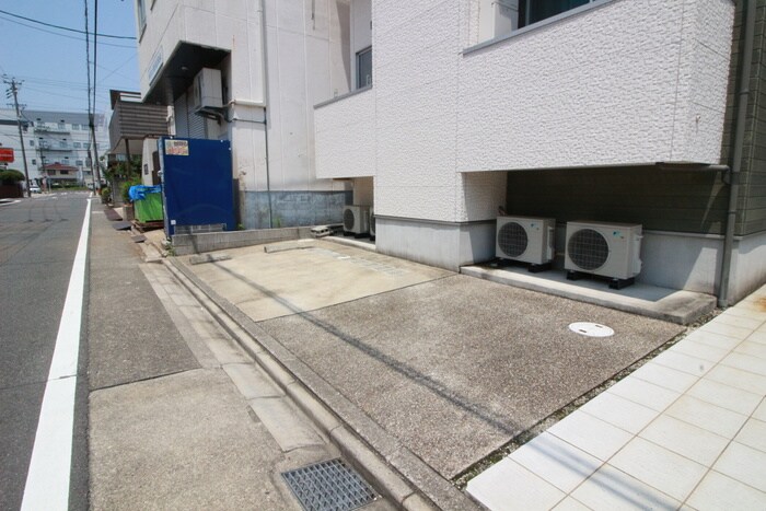 物件外観写真6　(駐車場)