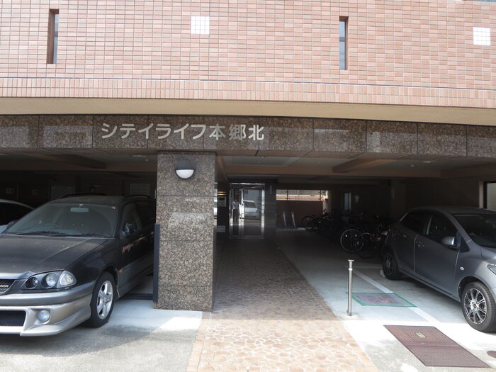 物件外観写真6　(エントランス部分)