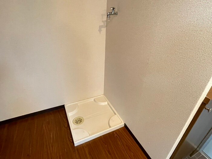 物件内観写真11　(洗濯機置場)