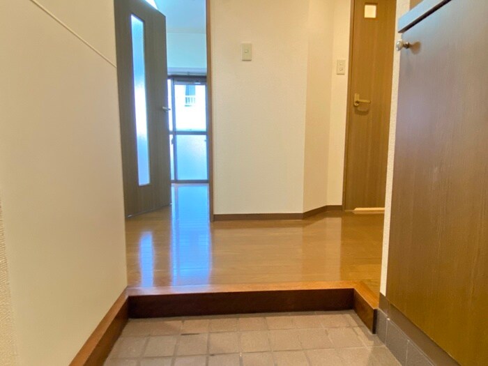 物件内観写真14　(玄関)