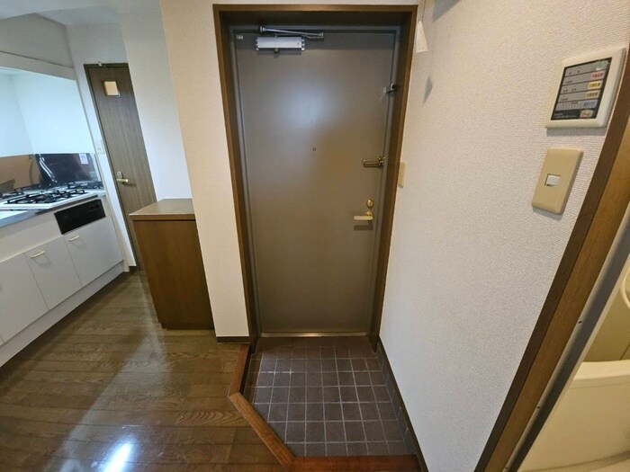 物件内観写真16　(玄関)