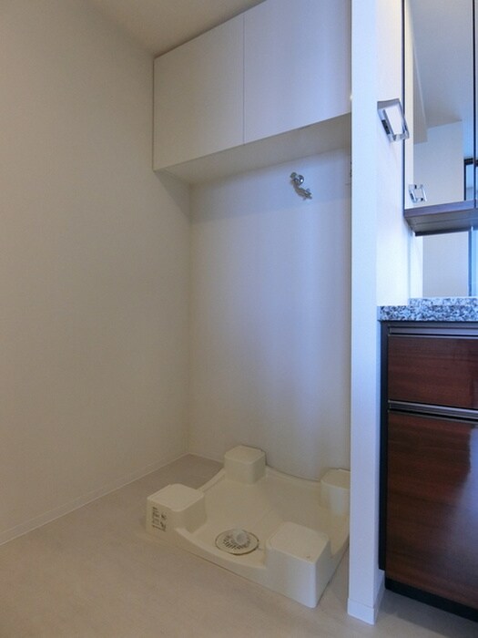 物件内観写真12　(洗濯機置場)