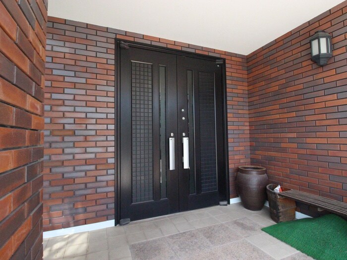 物件外観写真4　(エントランス部分)