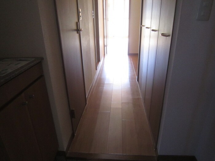 物件内観写真8　(廊下)