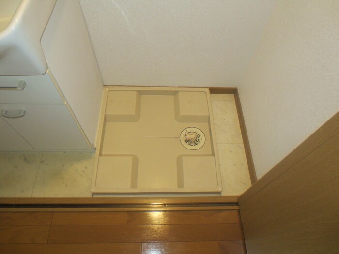 物件内観写真9　(洗濯機置場)