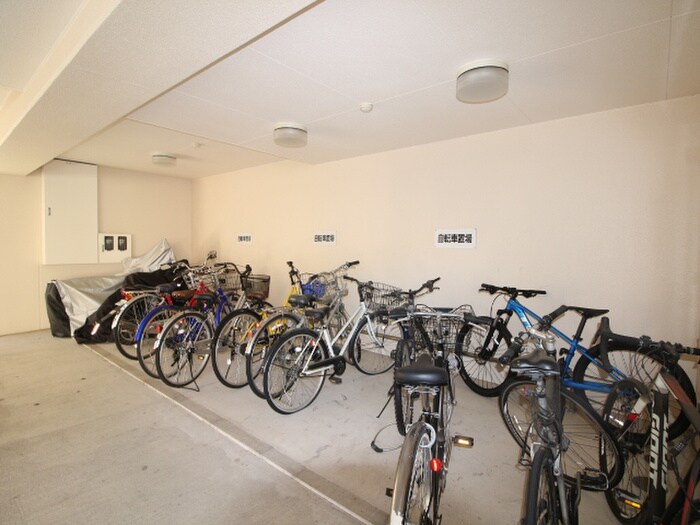 物件外観写真4　(駐輪場)