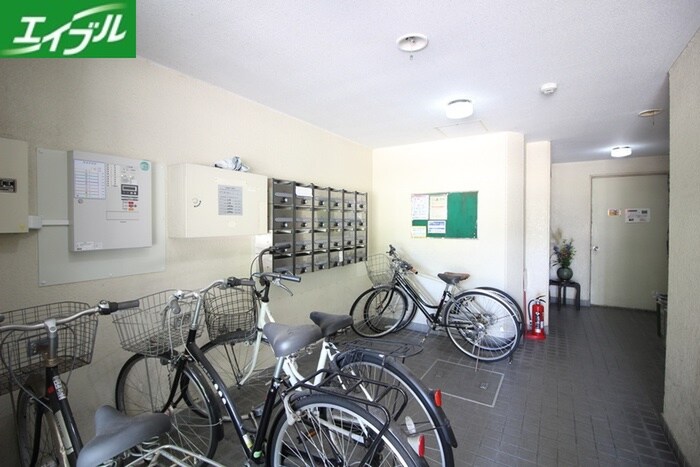 物件外観写真4　(エントランス部分)