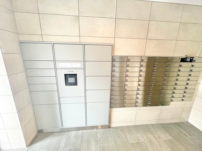 物件外観写真5　(エントランス部分)