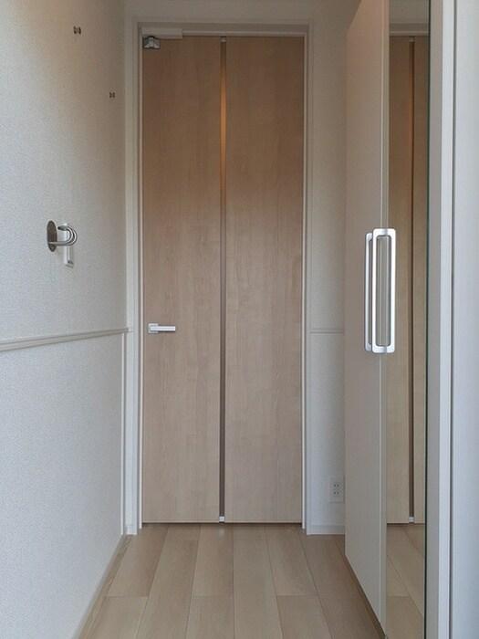 物件内観写真9　(玄関)
