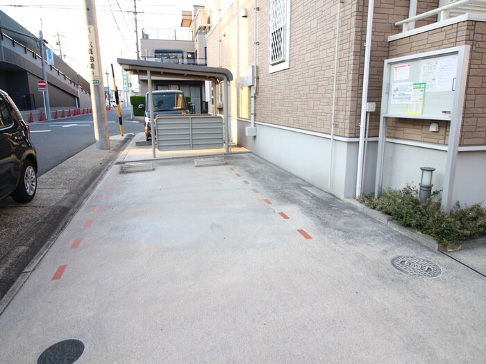 物件外観写真3　(駐車場)