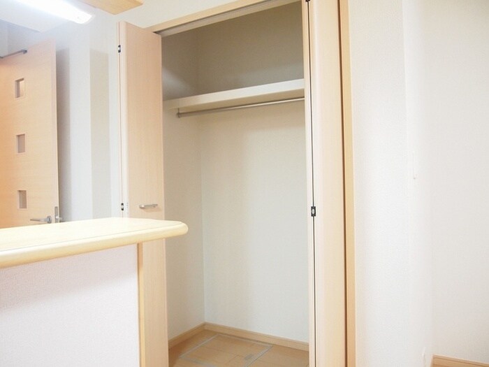 物件内観写真12　(収納)