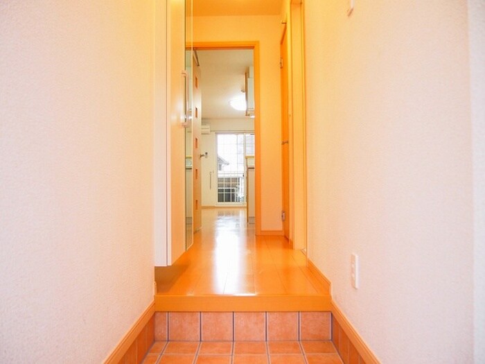 物件内観写真13　(玄関)