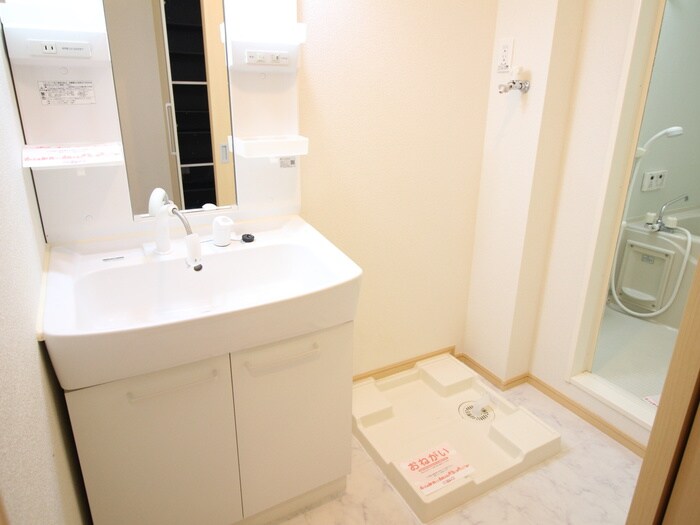 物件内観写真18　(洗濯機置場)