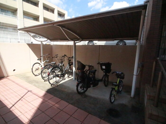 物件外観写真6　(駐輪場)