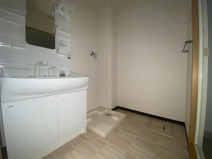 物件内観写真15　(洗濯機置場)