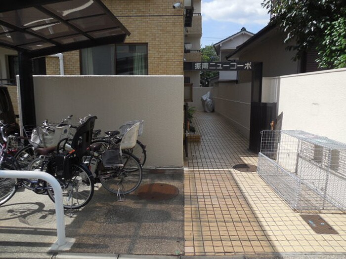 物件外観写真4　(エントランス部分)