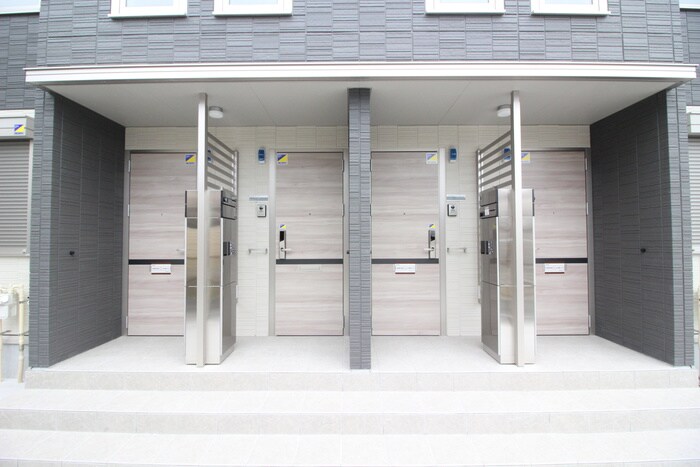 物件外観写真3　(エントランス部分)