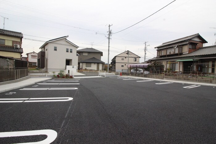 物件外観写真4　(駐車場)