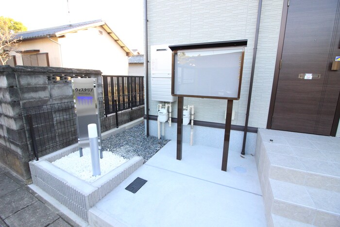 物件外観写真6　(エントランス部分)