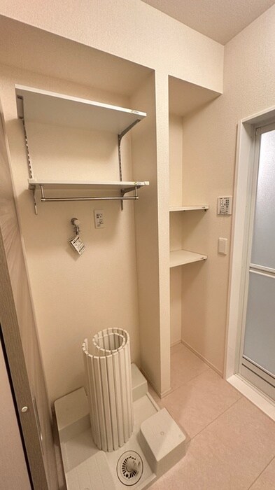 物件内観写真7　(洗濯機置場)