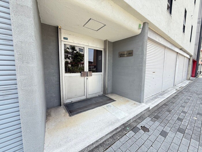 物件外観写真3　(エントランス部分)