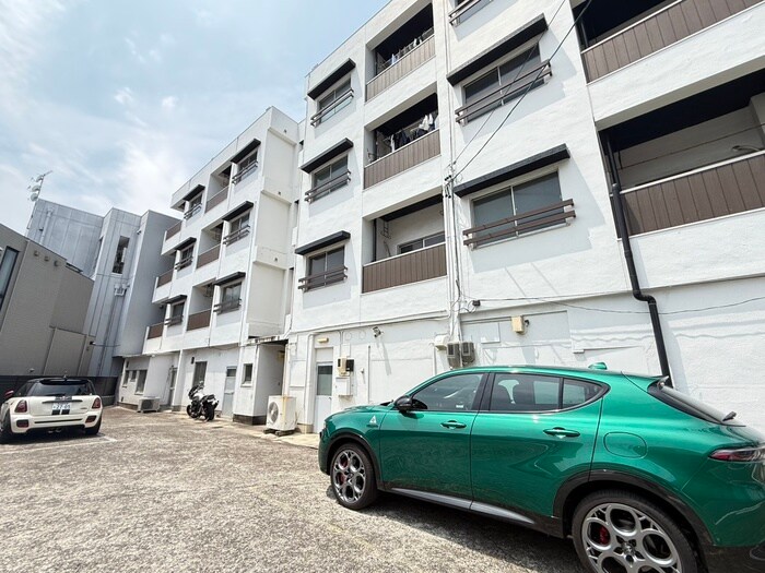 物件外観写真6　(駐車場)