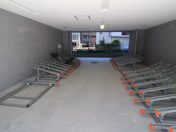 物件外観写真4　(駐輪場)